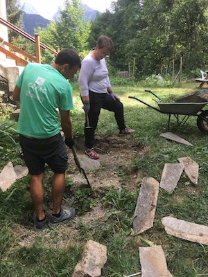 Fabrication d'un escalier au jardin