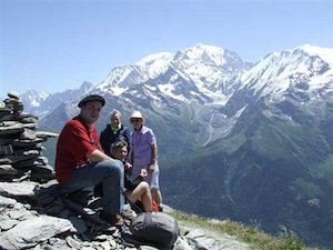 famille en randonnée a St-Gervais